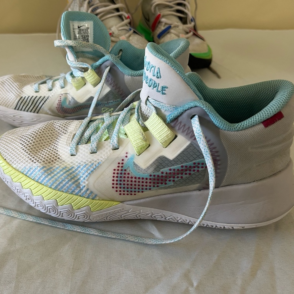 Kyrie flytrap and visions basketball sneakers size 8 two pair